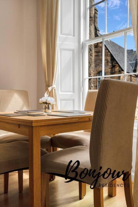 Monge Suite Old Town 2Br-1Ba, Near Royal Mile By Bonjour Residences Единбург Екстериор снимка